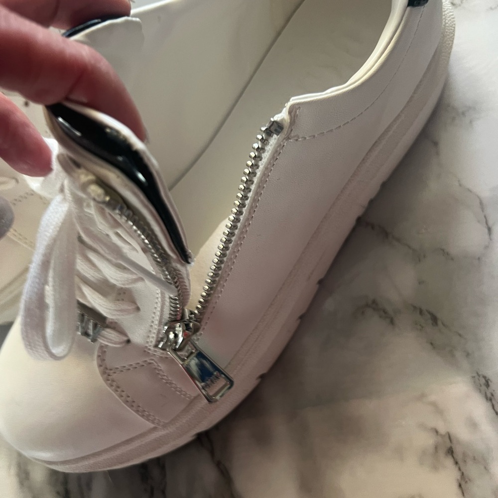 DKNY White Lace-Up Sneakers with Zipper size 10-amazing shoes - Picture 3 of 5